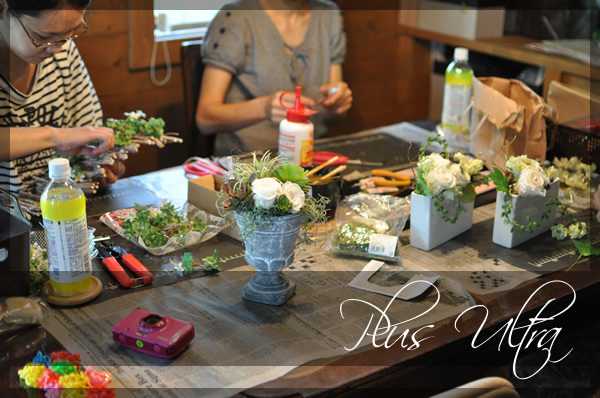 プリザーブドフラワー 新築祝い 可愛い プレゼント 豪華 上品 おしゃれ 造花 白グリーン