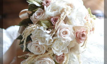 プリザ　プリザーブドフラワー　ウェディングブーケ　キャスケードブーケ　大人　白　ベージュ　個性的　ガーデニア