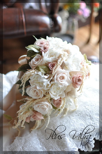 プリザ　プリザーブドフラワー　ウェディングブーケ　キャスケードブーケ　大人　白　ベージュ　個性的　ガーデニア