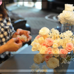 プリザ　プリザーブドフラワー　ウェディングブーケ　可愛い キャスケードブーケ　白　ピンク