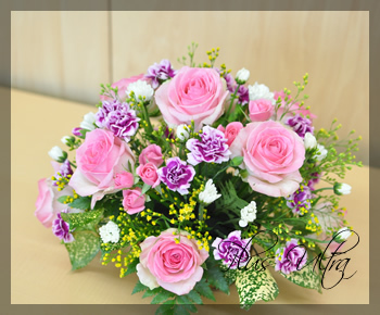 プリザーブドフラワー　造花　生花　レッスン　フラワーアレンジ　豪華　可愛い　手づくり