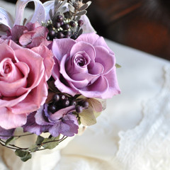 プリザーブドフラワー　豪華　シック　大人ピンク　紫　オールドローズ　上品　　おしゃれ　アンティーク　母の日　横長　結婚祝い　新築祝い　退職祝い