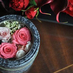 プリザーブドフラワー　結婚　プレゼント 豪華 上品 おしゃれ　大人ピンク　缶　フォトフレーム