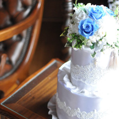 おむつケーキ　ダイパーケーキ　出産祝い　豪華　２段　プリザ　ミニブーケ　ブルー　男の子