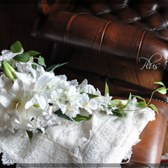 造花　ユリ　ラン　アートフラワー　ウェディングブーケ　キャスケード　白　ナチュラル