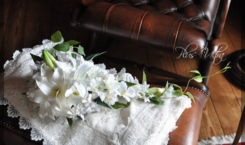 造花　ユリ　ラン　アートフラワー　ウェディングブーケ　キャスケード　白　ナチュラル