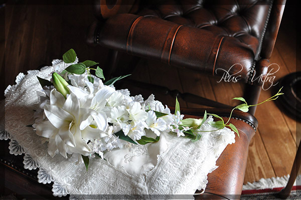 造花　ユリ　ラン　アートフラワー　ウェディングブーケ　キャスケード　白　ナチュラル