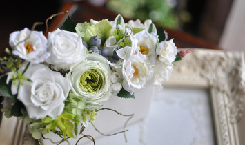 プリザーブドフラワー　プレゼント　豪華　手づくり　大人　おしゃれ 　結婚祝い　新築祝い　横長　白グリーン　男性　ナチュラル