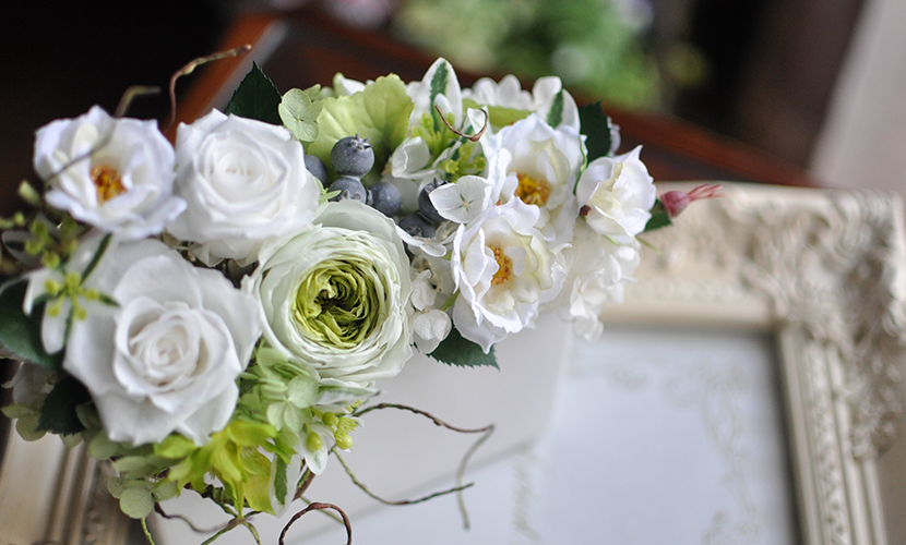 プリザーブドフラワー　プレゼント　豪華　手づくり　大人　おしゃれ 　結婚祝い　新築祝い　横長　白グリーン　男性　ナチュラル