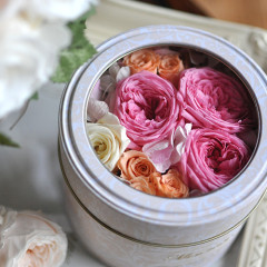 プリザーブドフラワーの缶ボックス（生徒さま作品）