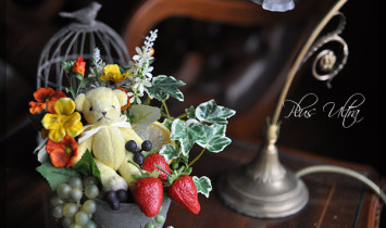 パンジー造花　春アレンジレッスン　フラワーアレンジ　豪華　黄色　オレンジ　可愛い　クマ　モスバスケット