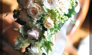 プリザ,プリザーブドフラワー　ウェディングブーケ　純白　白　キャスケードブーケ